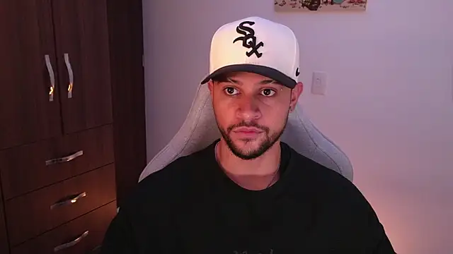 Snapshot of domsantiago_ chatting on March 4, 2026, 2:41 am domsantiago online show from March 4, 2026, 2:41 am