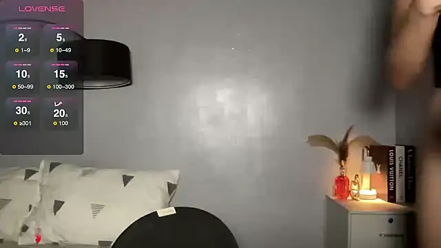 Demi Maddison online show from October 10, 2025, 4:41 pm