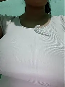 Shiny Babe online show from April 26, 2026, 2:53 am
