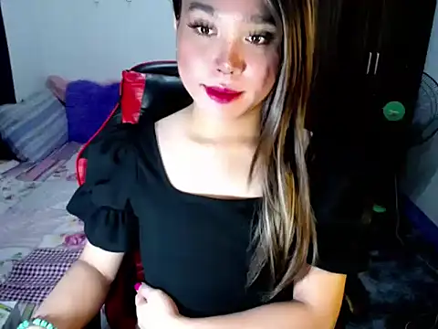 Urassiansweetcummer online show from October 8, 2025, 2:18 pm