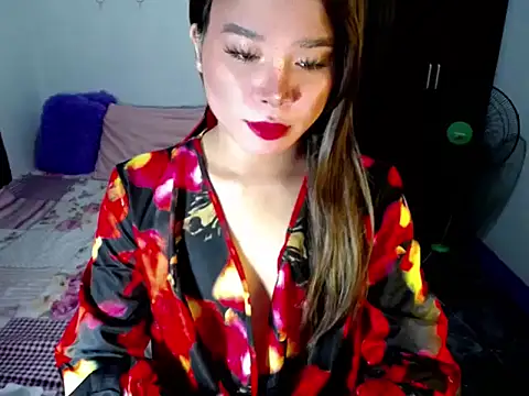 Urassiansweetcummer online show from October 29, 2025, 2:10 am