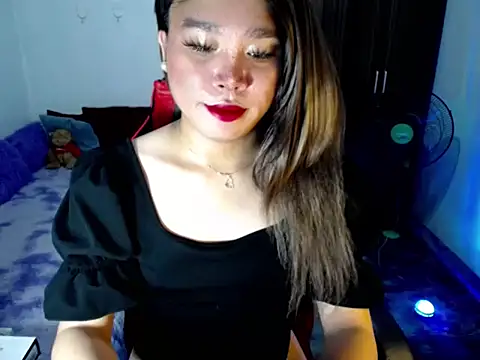 Urassiansweetcummer online show from April 21, 2026, 2:25 am