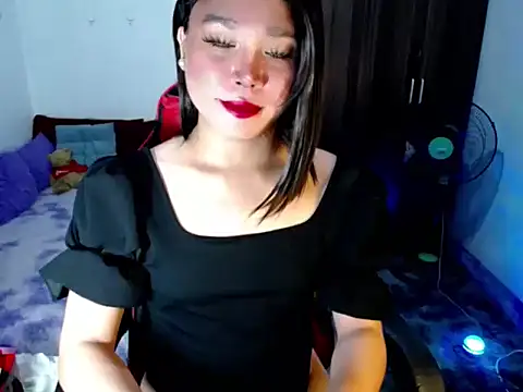 Urassiansweetcummer online show from May 16, 2026, 1:59 am