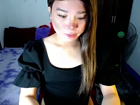 Urassiansweetcummer online show from November 12, 2025, 2:15 am