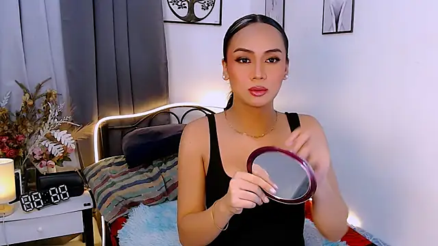 Zialustts online show from October 19, 2025, 3:59 pm