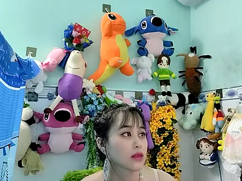 emgaixinhngoan online show from November 8, 2025, 3:04 pm