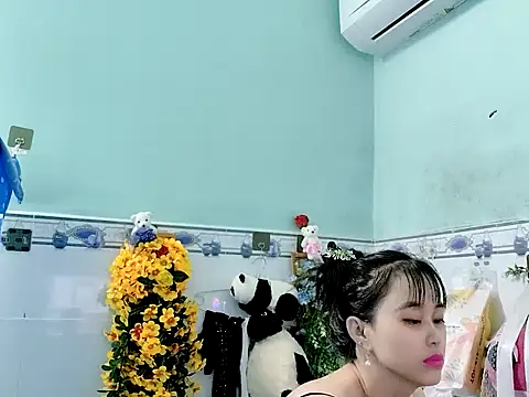 emgaixinhngoan online show from October 7, 2025, 11:39 pm