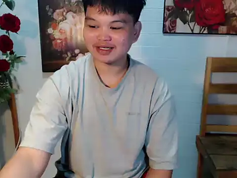 Snapshot of Reynelcock chatting on June 23, 2026, 7:12 pm Reynelcock online show from June 23, 2026, 7:12 pm