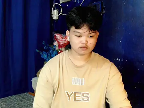 Reynelcock online show from November 8, 2025, 4:43 pm