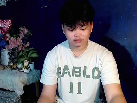 Reynelcock online show from October 24, 2025, 3:33 pm