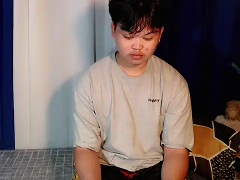 Reynelcock online show from October 22, 2025, 4:39 pm