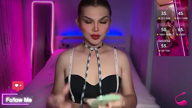 Sweetestcandyx  online show from July 8, 2026, 6:19 pm
