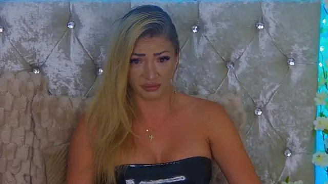 Izabellle02 online show from July 17, 2026, 3:04 am