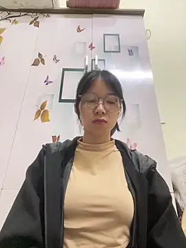 meomeo2k6 online show from December 5, 2025, 1:43 pm