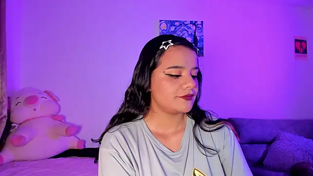 Shophie thoopson online show from February 24, 2026, 2:12 am