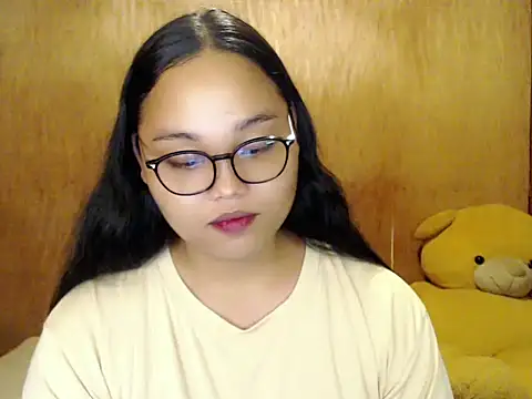  Lylia online show from September 12, 2025, 4:18 pm