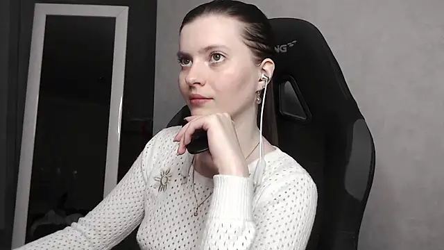 cute elfy  online show from September 16, 2025, 5:14 pm