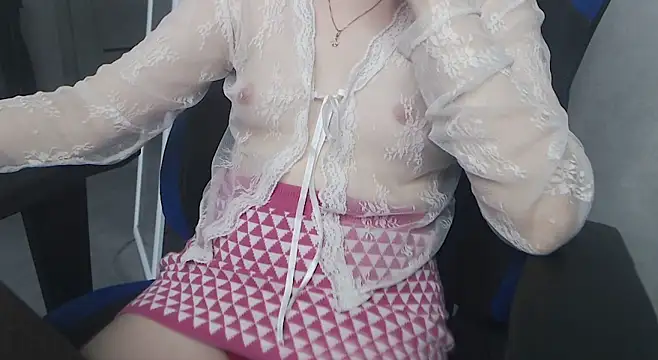 cute elfy  online show from June 20, 2026, 1:27 pm