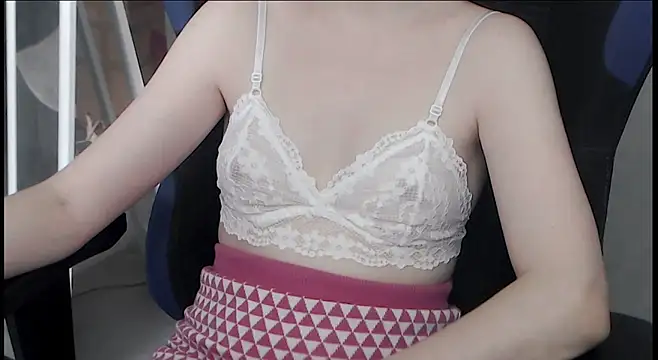 cute elfy  online show from July 15, 2026, 1:40 pm