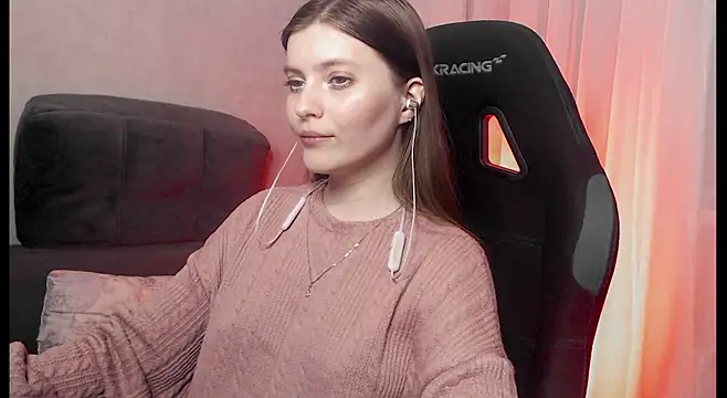 cute elfy  online show from December 20, 2025, 2:42 pm