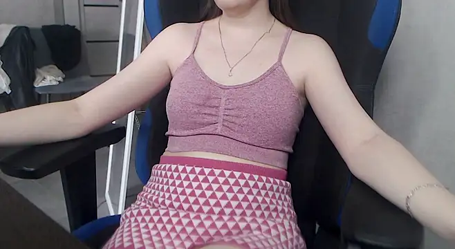 cute elfy  online show from June 21, 2026, 1:28 pm