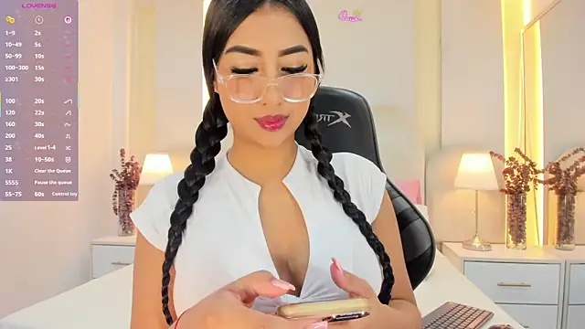 SalomeeBell online show from May 21, 2026, 9:01 pm
