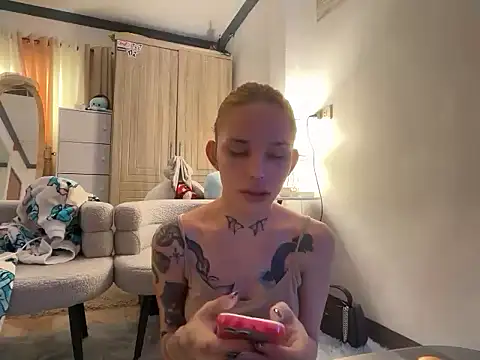 prettyhugelatinax44 online show from August 9, 2026, 4:51 am