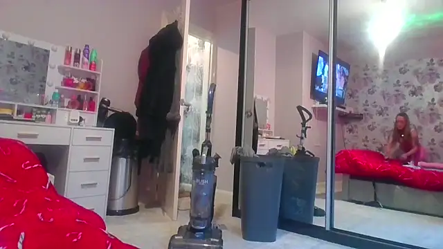 Snapshot of LucyRoseMae chatting on February 27, 2026, 11:21 am LucyRoseMae online show from February 27, 2026, 11:21 am