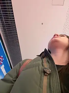 Isabella21  online show from September 25, 2025, 8:37 pm