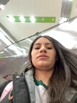 Isabella21  online show from February 12, 2026, 10:09 pm