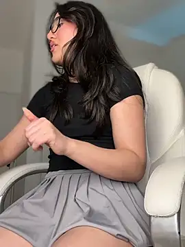 julieta jhonss online show from March 16, 2026, 5:44 am