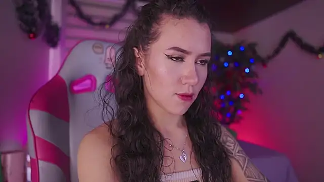 Snapshot of chloe_moons_ chatting on December 18, 2025, 4:33 pm chloe moons online show from December 18, 2025, 4:33 pm