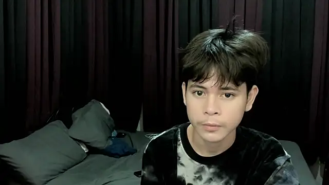 hotfreshdior online show from December 3, 2025, 4:28 pm