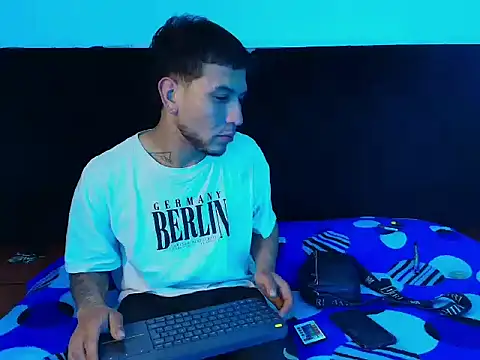 Snapshot of Thonixxx_mr chatting on March 7, 2026, 3:02 am Thonixxx mr online show from March 7, 2026, 3:02 am