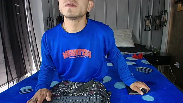 Snapshot of Thonixxx_mr chatting on April 10, 2026, 4:03 pm Thonixxx mr online show from April 10, 2026, 4:03 pm