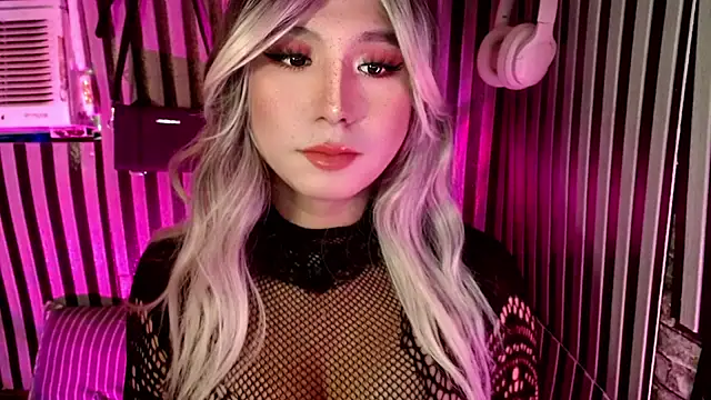 UrhotlucyTS online show from January 13, 2026, 7:12 am