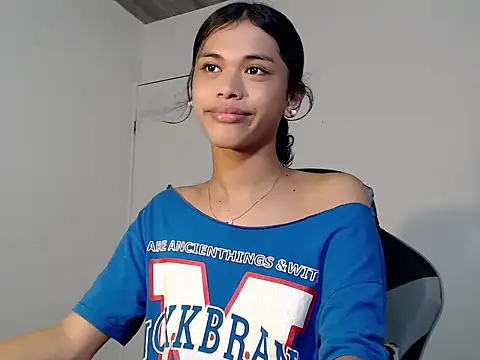 Snapshot of urcurlydiva chatting on December 17, 2025, 6:29 am urcurlydiva online show from December 17, 2025, 6:29 am