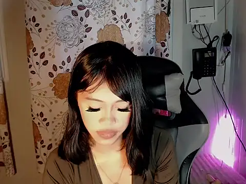 Snapshot of urcurlydiva chatting on April 10, 2026, 9:38 am urcurlydiva online show from April 10, 2026, 9:38 am