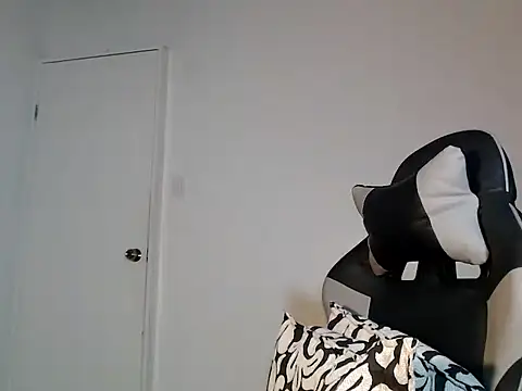 Snapshot of urcurlydiva chatting on October 11, 2025, 1:23 pm urcurlydiva online show from October 11, 2025, 1:23 pm