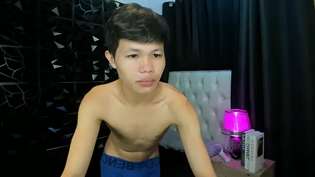 crazyasiantwink online show from February 3, 2026, 6:02 pm