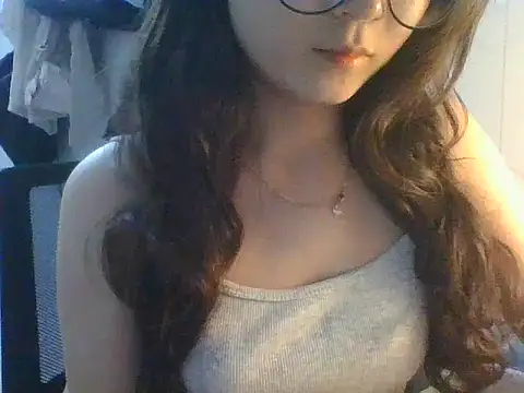 Linzly online show from October 9, 2025, 5:02 pm