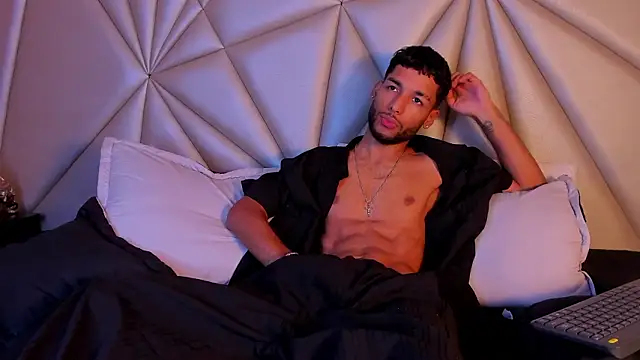 Thiagoferreti online show from March 19, 2026, 3:06 am