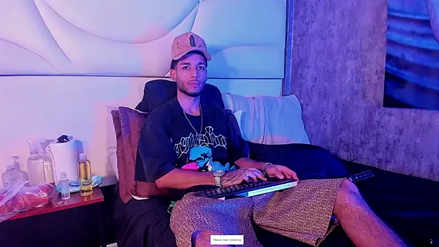 Thiagoferreti online show from May 12, 2026, 12:19 am