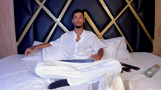 Thiagoferreti online show from February 17, 2026, 3:48 am