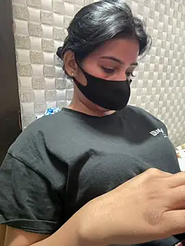 Snapshot of Hot_Jaanvi_ chatting on May 20, 2026, 4:20 am Hot Jaanvi online show from May 20, 2026, 4:20 am