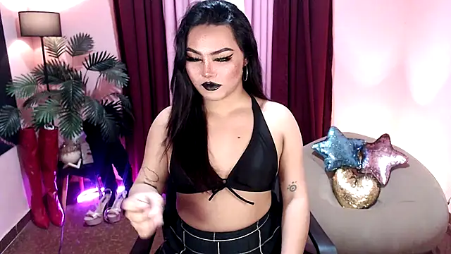 Unique Maya online show from November 20, 2025, 5:13 pm