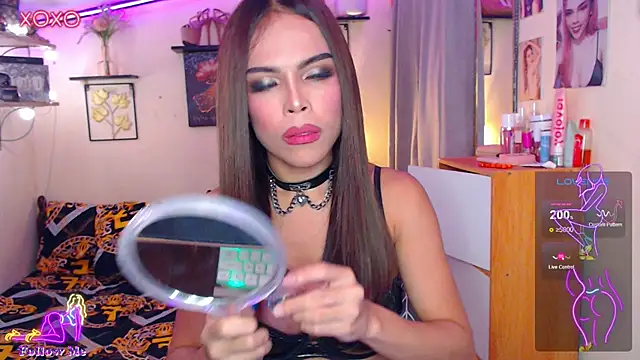 izabella moore online show from November 21, 2025, 8:02 am