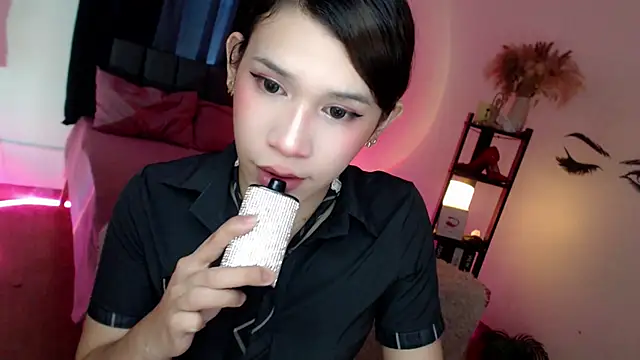 Veniceseduction online show from September 15, 2025, 3:40 am