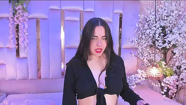 HannaCollins  online show from September 28, 2025, 2:02 pm