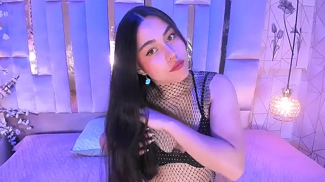 HannaCollins  online show from December 20, 2025, 12:52 pm